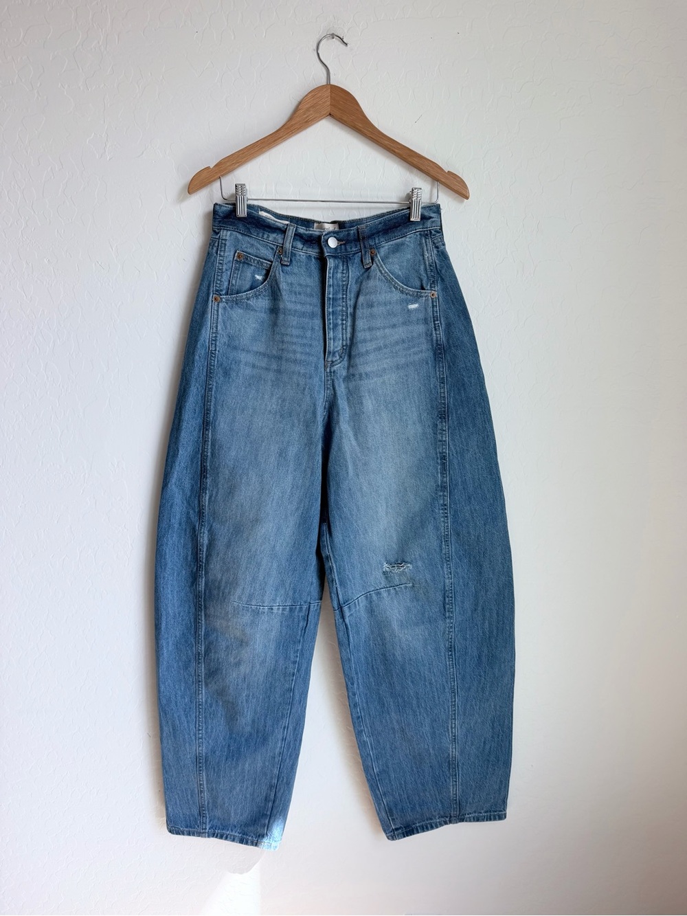 Universal Thread High-Rise Barrel Leg Jeans Medium Wash